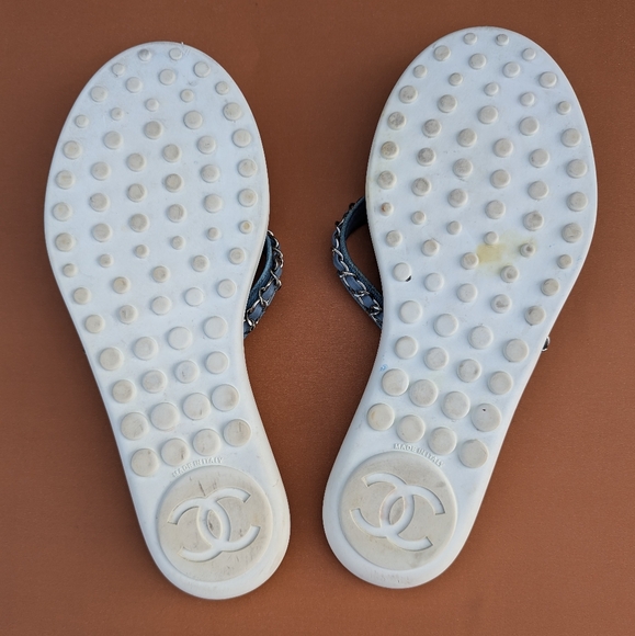 CHANEL CC CHARM DENIM FLIP FLOP WOMEN'S SANDALS - Picture 9 of 13